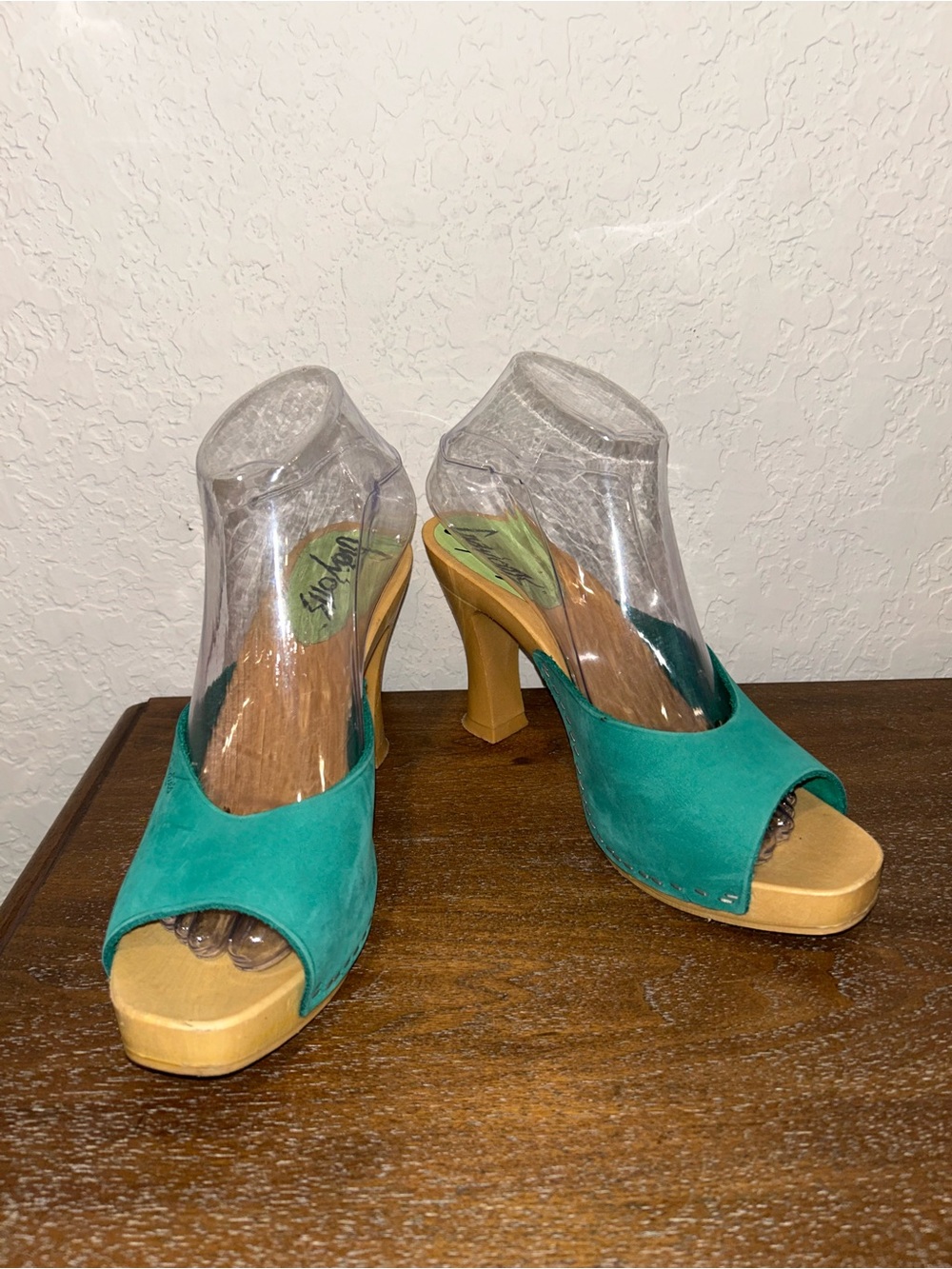 Candie’s Y2K Slip On Leather Heel Shoes Candie